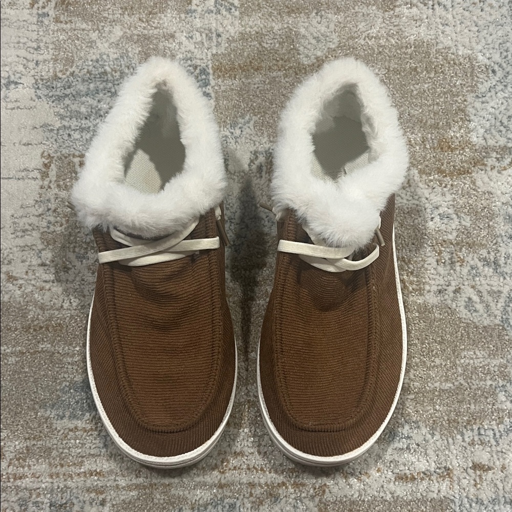 ‼️ Brown Faux Fur Lined Shoes ‼️